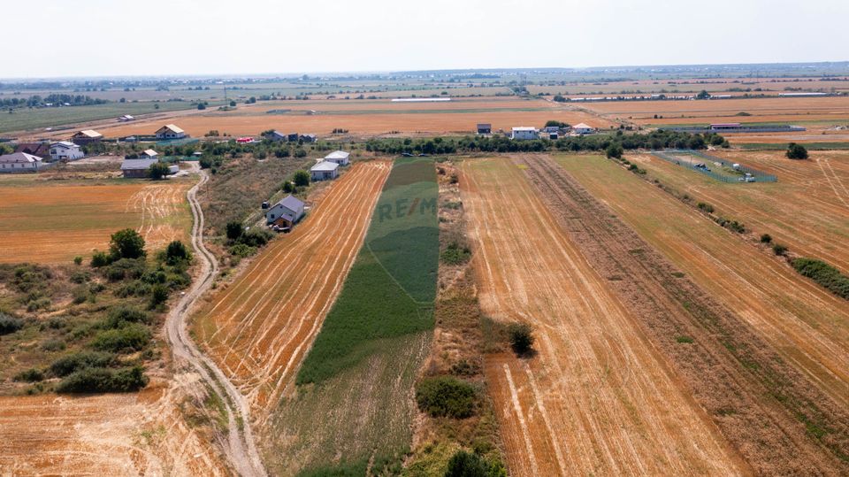 Land 5,888sqm Sabareni / Strada sondei