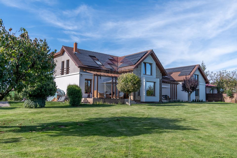 Proprietate exclusivista de vanzare: 2 case | 9 camere | 2000 mp teren