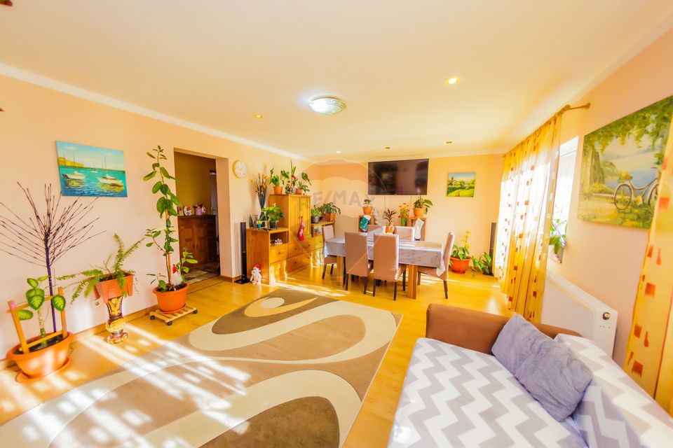 Apartament de vanzare Victoriei, garaj și curte proprie