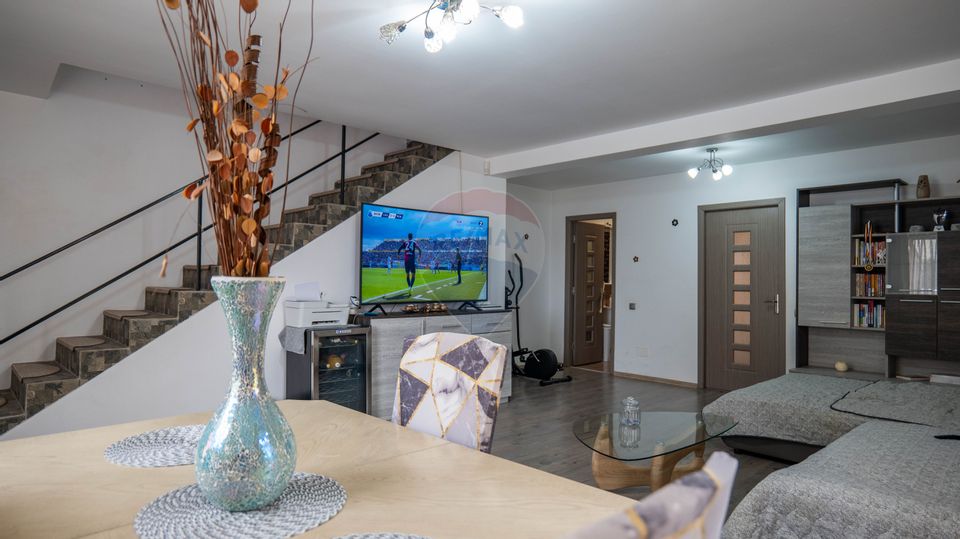 4 room House / Villa for sale, Exterior Est area