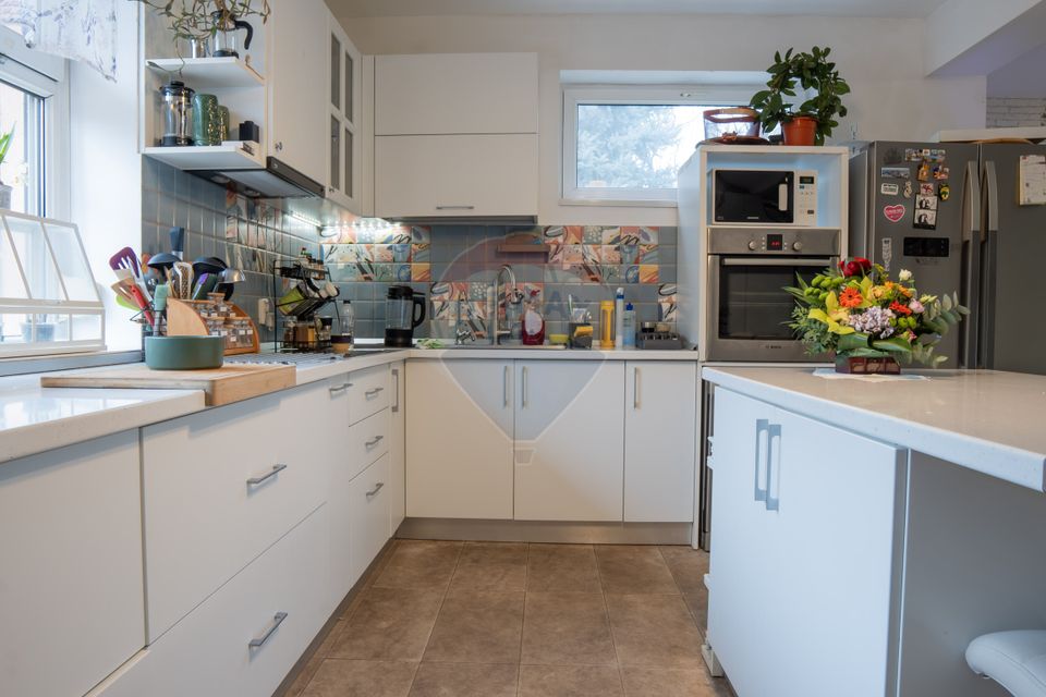 DE VANZARE Reședință Premium cu Piscină și Teren Generos – Chiajna