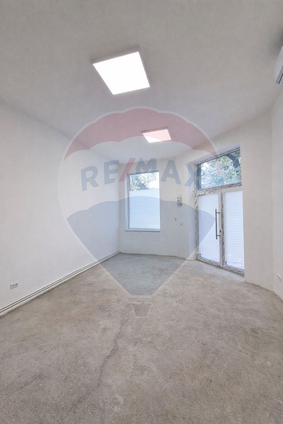 37.2sqm commercial space for rent in the Eroii Revolutiei area