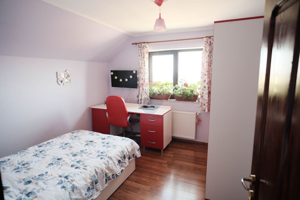 4 room House / Villa for sale