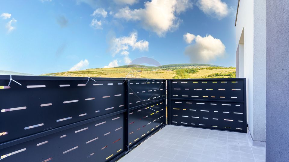 4 room Apartment for sale