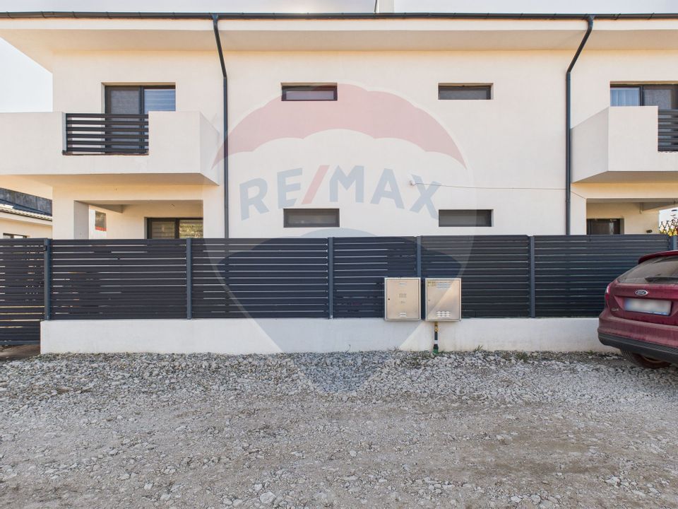 Duplex 85 mp utili, curte 200 mp – vedere la lac și pădure