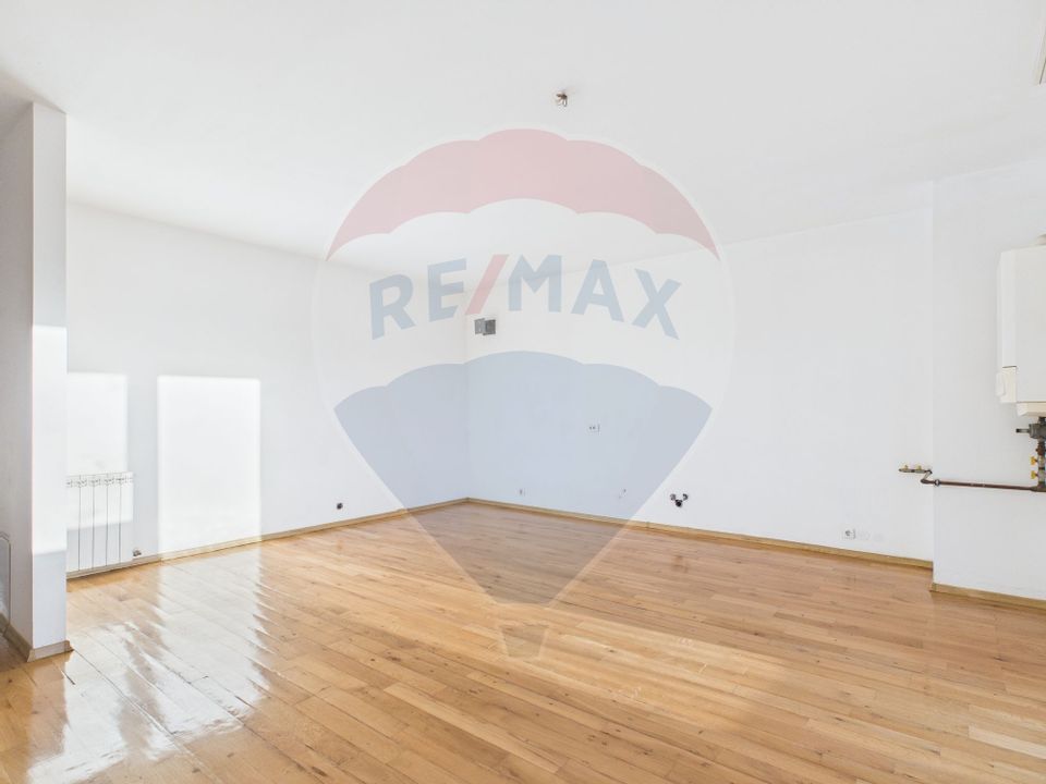 Apartament spatios 3 camere, locuinta sau birou