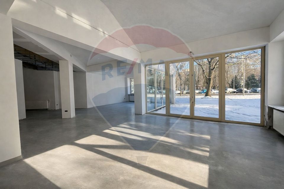 428.09sq.m Commercial Space for rent, Central area