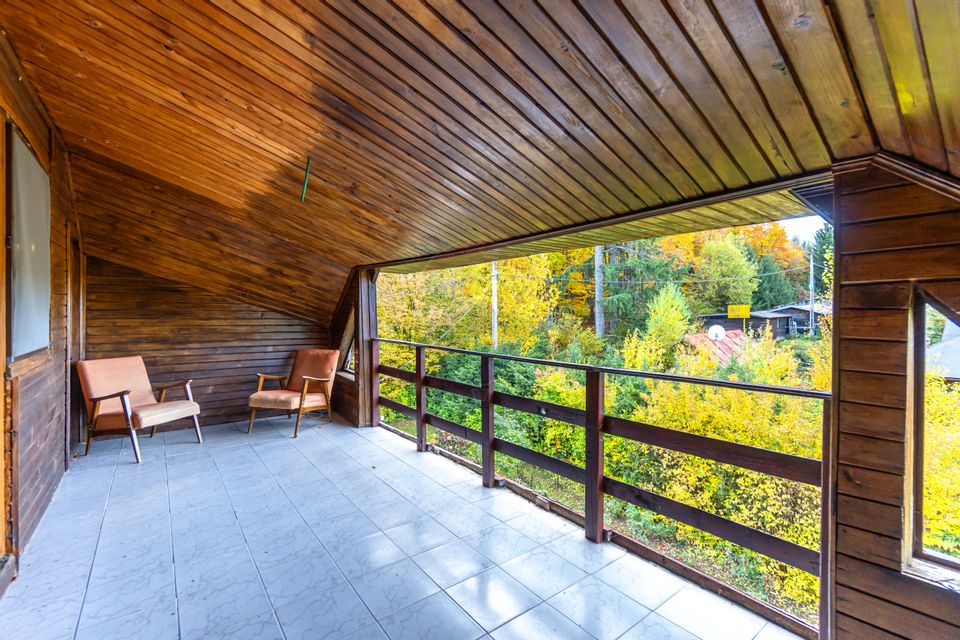 Oferta! Pensiune cu 7 camere de vânzare/ Poiana Marului