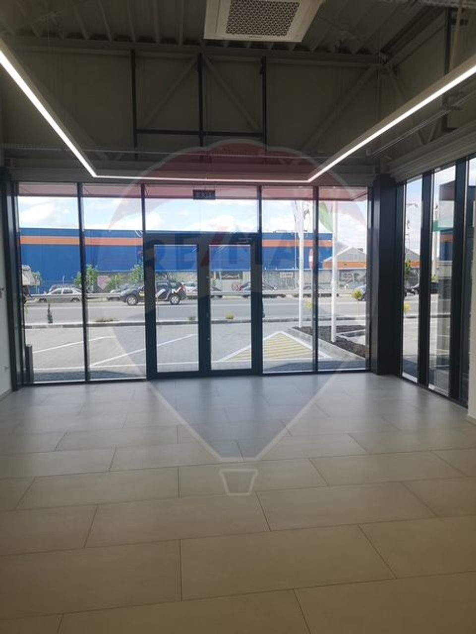 122sq.m Commercial Space for rent