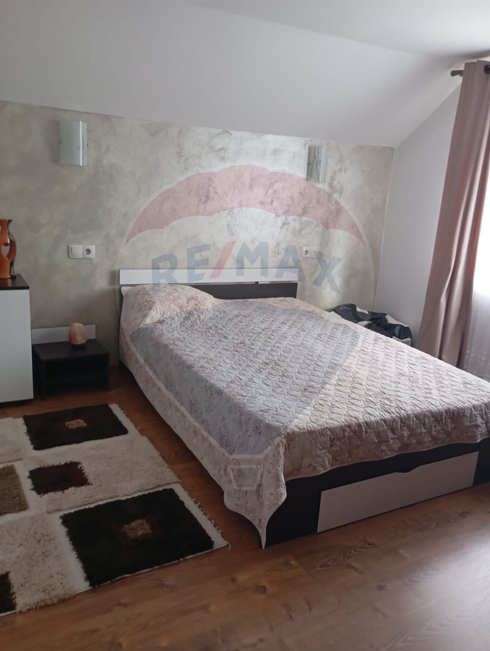 Casă / Vilă cu 7 camere de vânzare