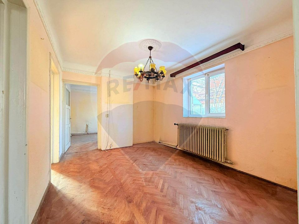 Casă de vanzare cu curte | 4 camere | Zona Gorjului | Teren generos