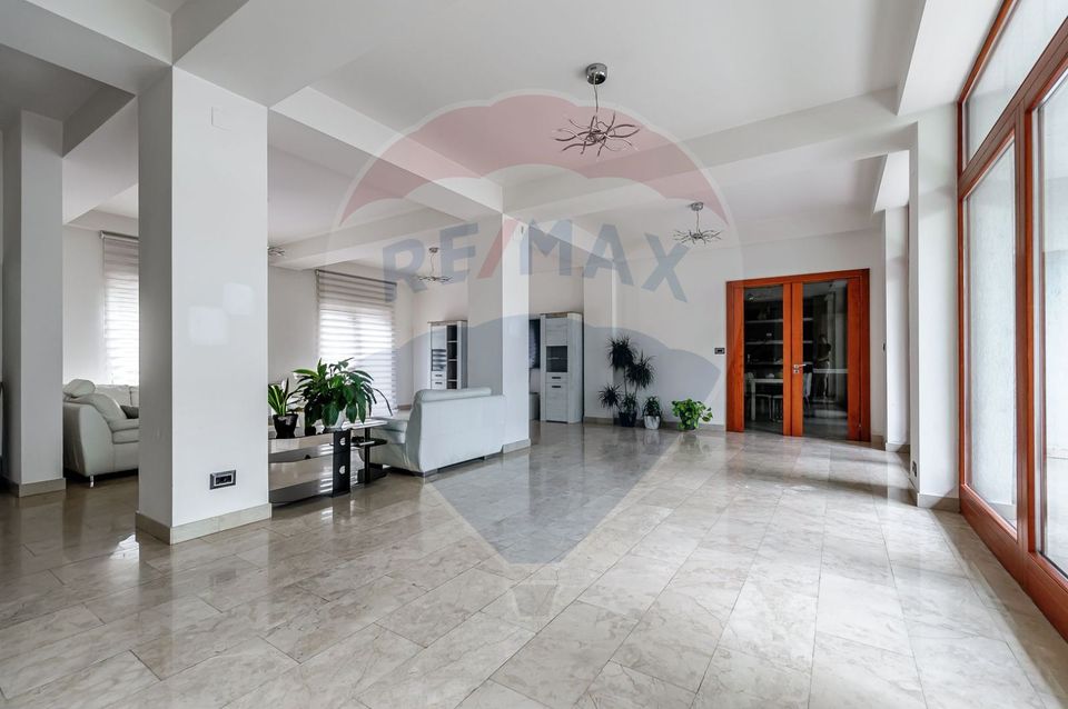 19 room House / Villa for sale, Malul Muresului area