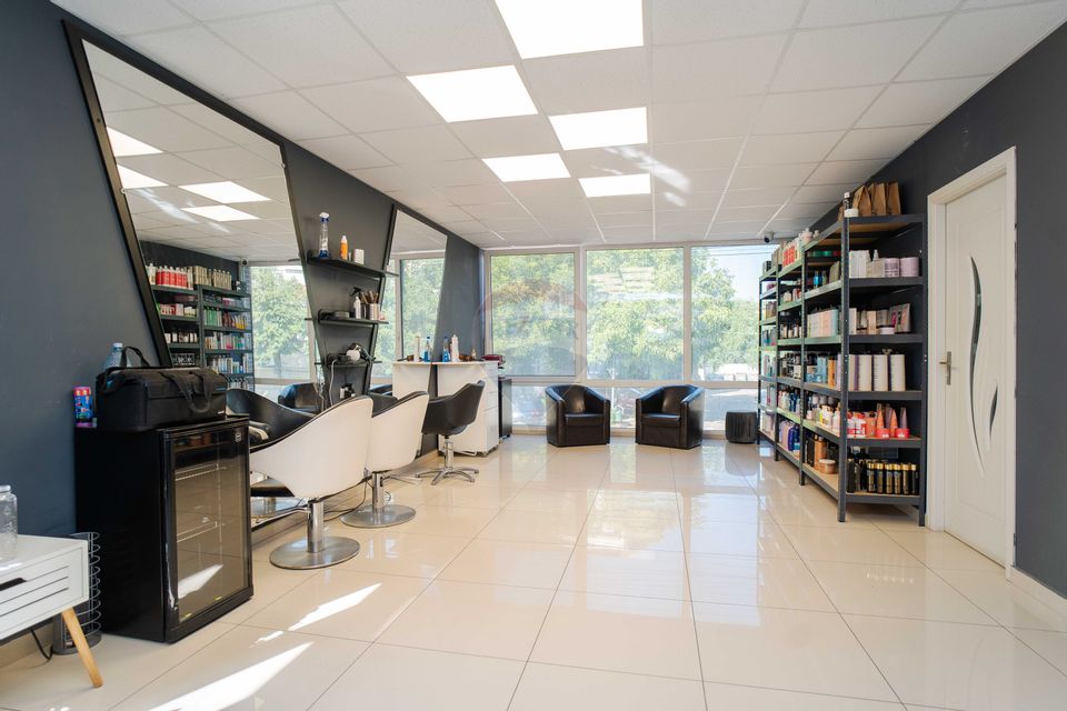 CLADIRE COMERCIALA CU SPATII OPEN SPACE