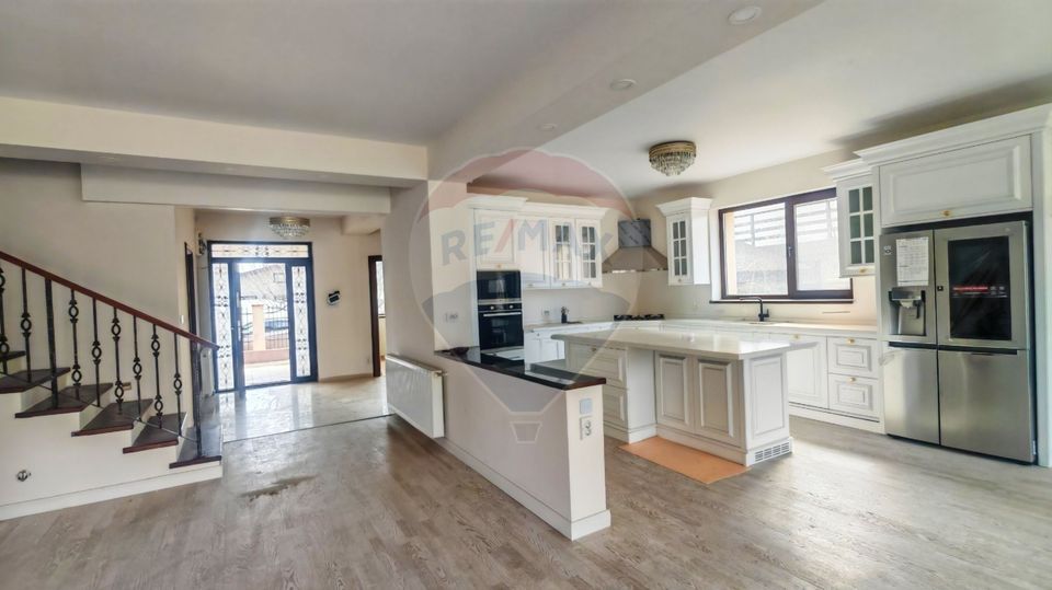 Villa for sale in Berceni, land 1161 sqm | Investment opportunity