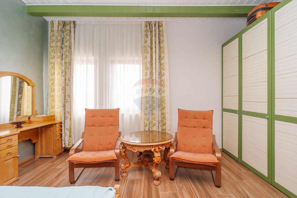 Casă / Vilă cu 10 camere, de vânzare. Todireni, Botoșani.