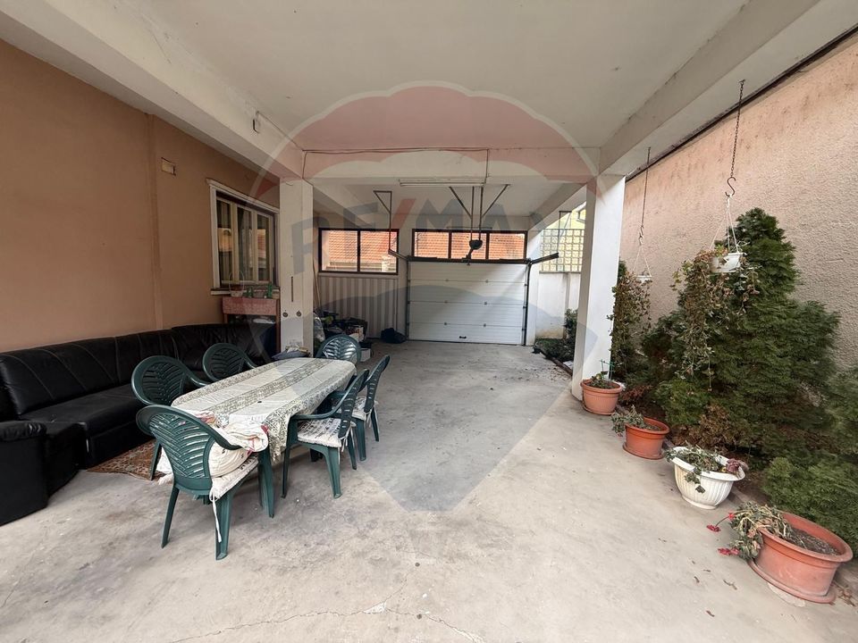 De vânzare  casǎ 5 camere și acces auto Ultracentral