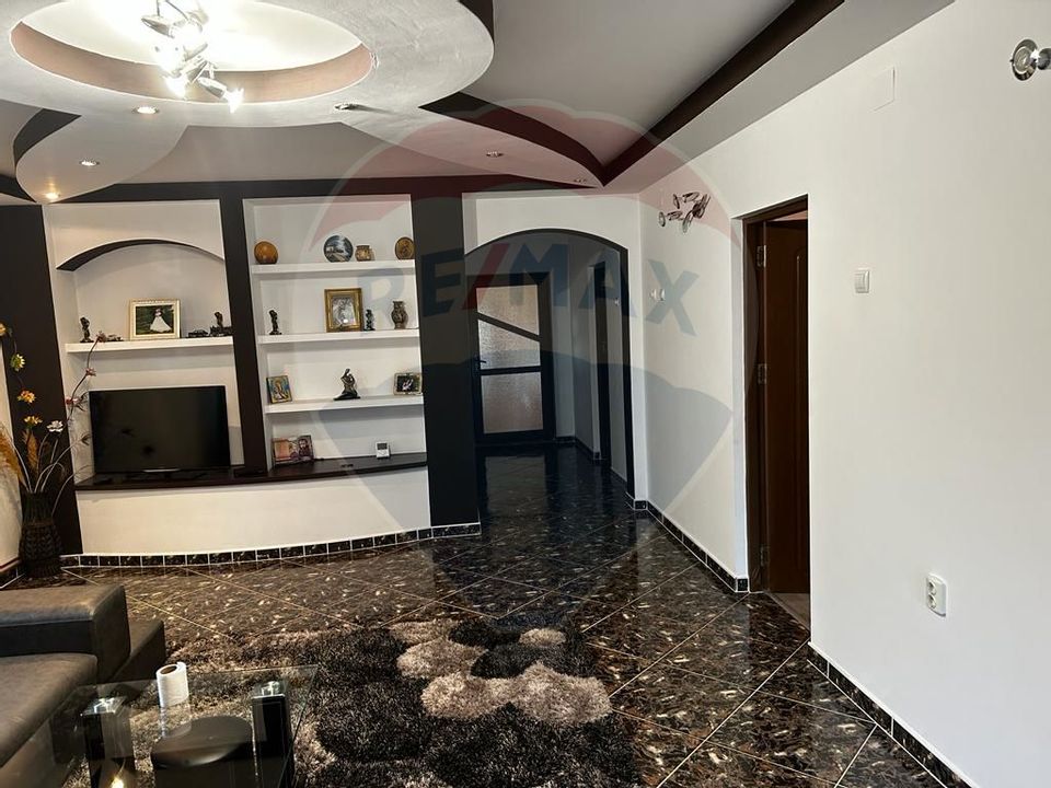 5 room House / Villa for sale