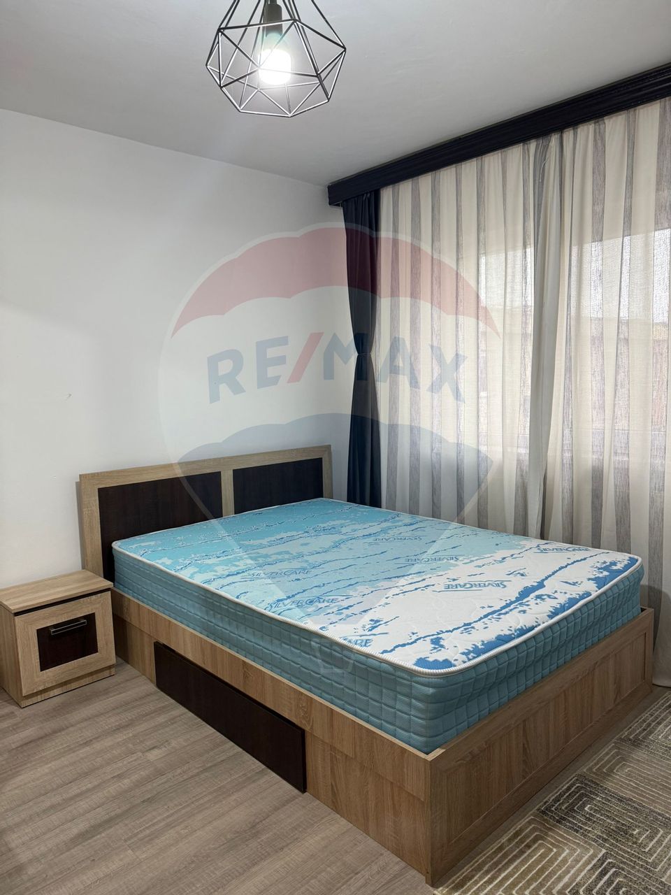 Apartament cu 2 camere de închiriat în zona 1 Mai