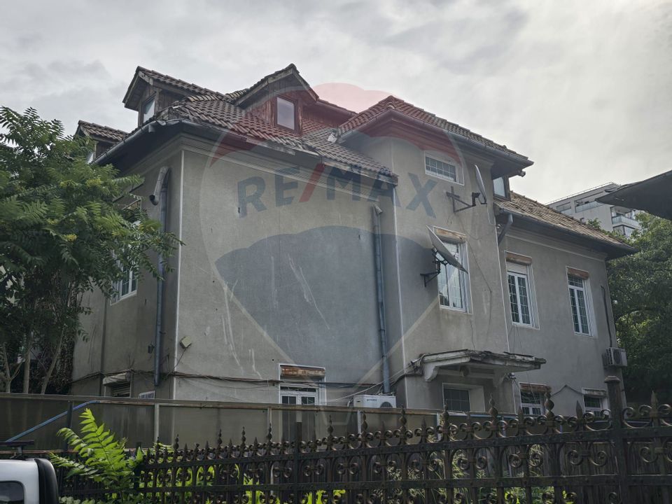 DE VANZARE Casă / Vilă cu 11 camere de vânzare în zona Parcul Carol