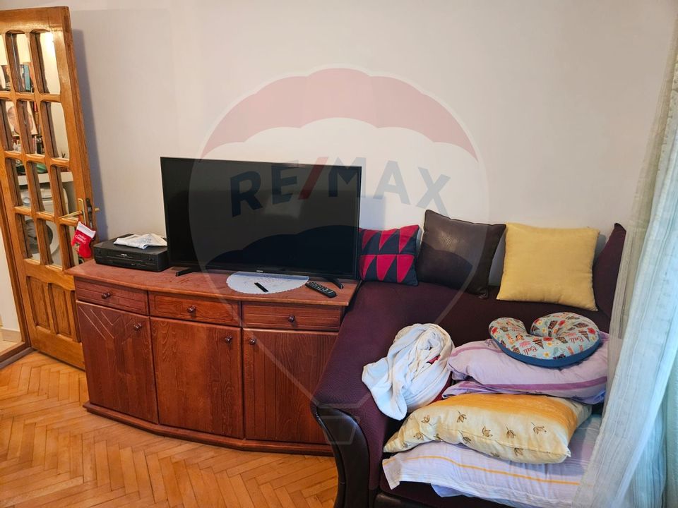Apartament cu 3 camere de vânzare, str. Hortensiei