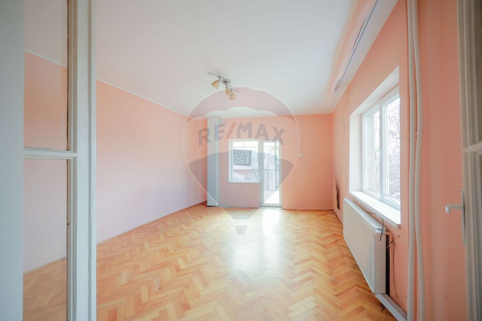 8 room House / Villa for sale, Iosia area