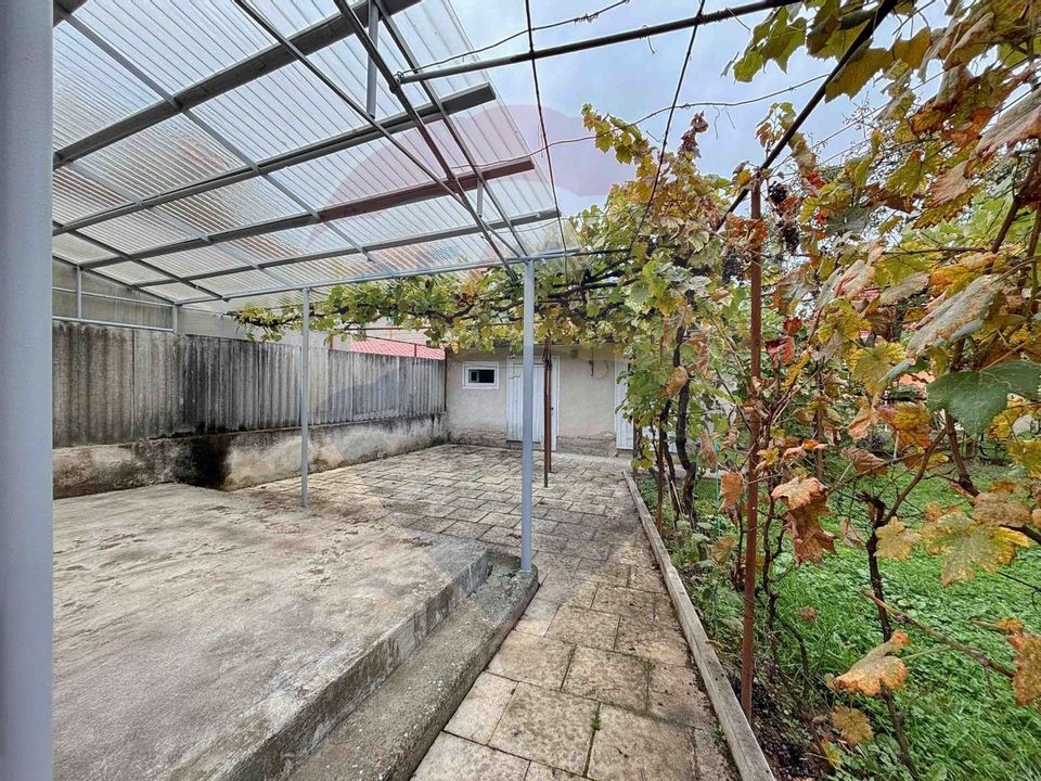 Casă / Vilă cu 5 camere de vânzare în Aleșd zona Ultracentral