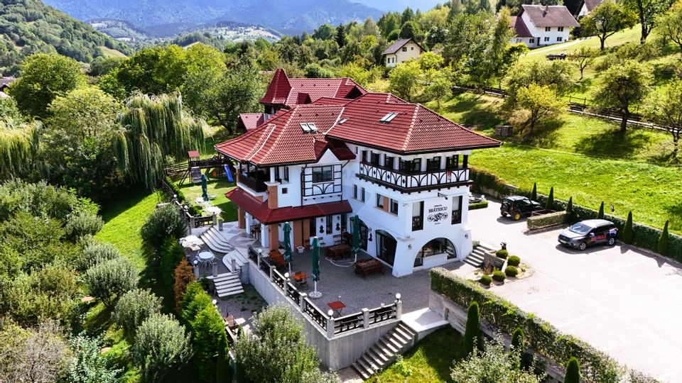 Bratescu Manor | less than a 10-minute walk to Bran Castle