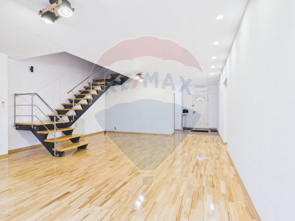 Complex Ibiza vila de inchiriat 6 camere, piscina, teren de tenis