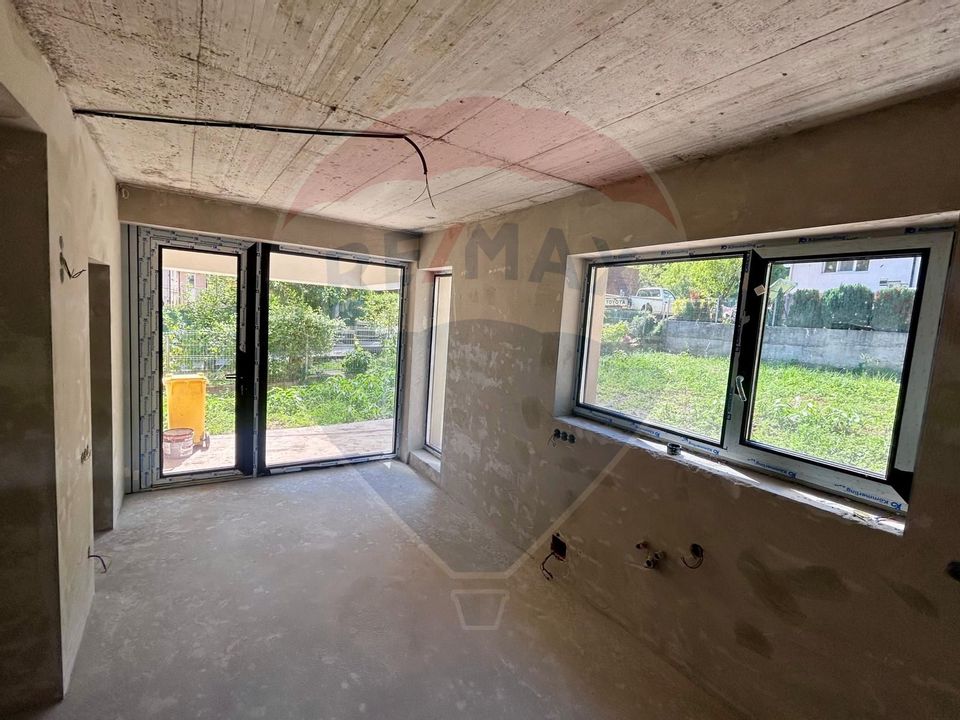 VILA NOUA DE VANZARE in zona Parcul Mare (Regina Maria)