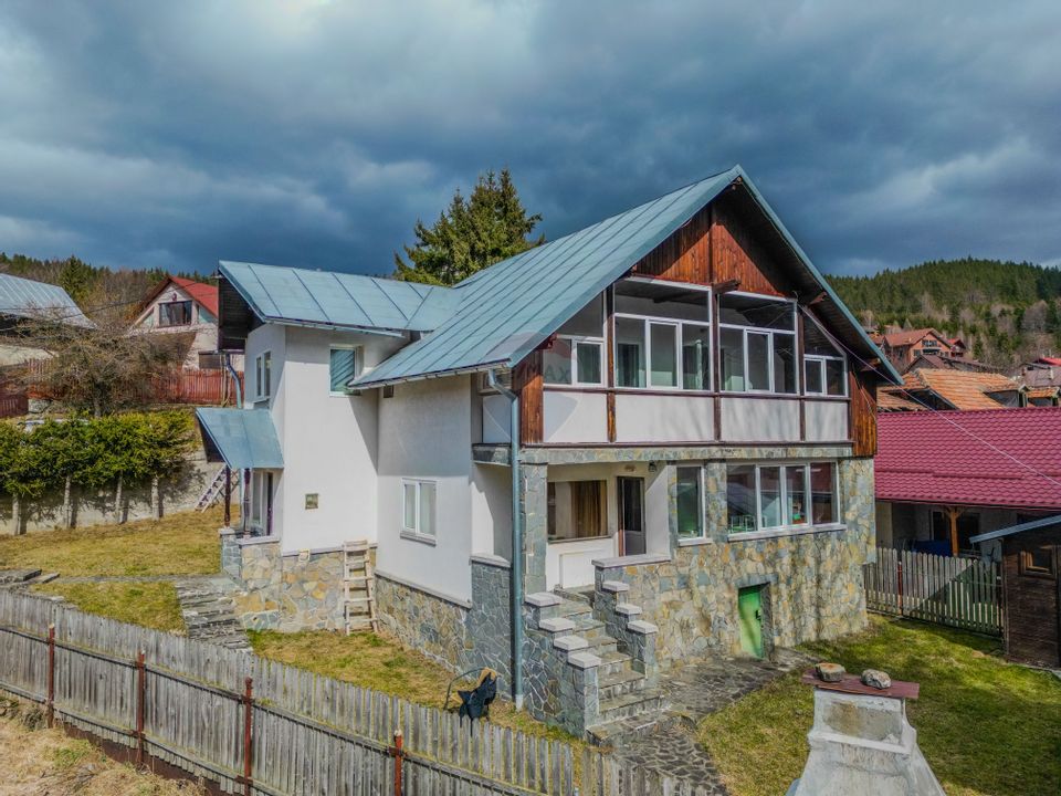 Casă de vânzare în Azuga | Locație Centrală,  Aproape de Pârtii