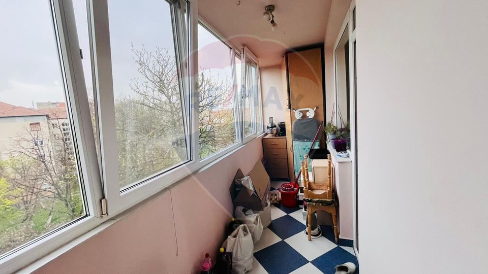 Apartament cu 3 camere de vânzare în zona Rogerius