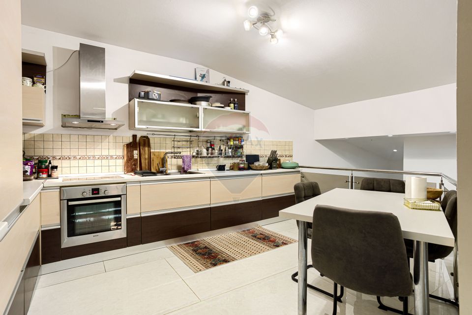 Apartament modern la casa cu 3 camere si balcon Zona Banu Maracine