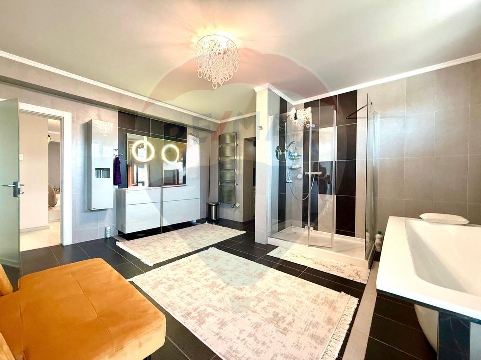 Vila cu piscina si teren 2350mp de vanzare in Mamaia Sat