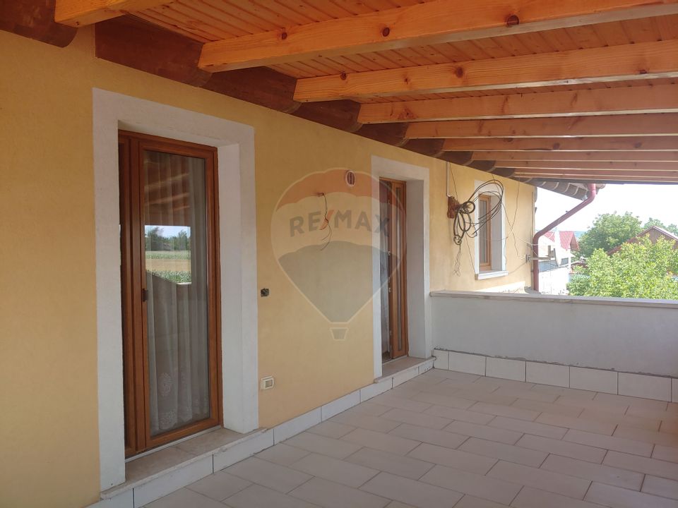 Casă / Vilă de lux cu 5 camere de vânzare în Vadu Moldovei, Suceava