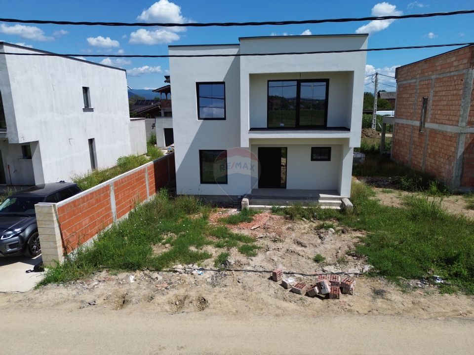 Casă moderne cu 4 camere de vânzare in SASAR / 5 ari teren / utilitati