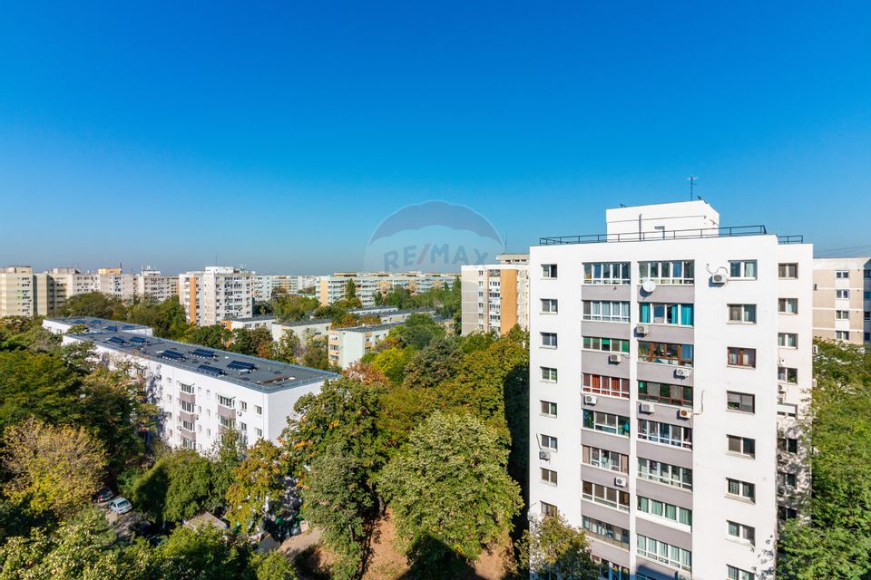 Apartament de vânzare cu 3 camere luminoase, în zona Drumul Taberei