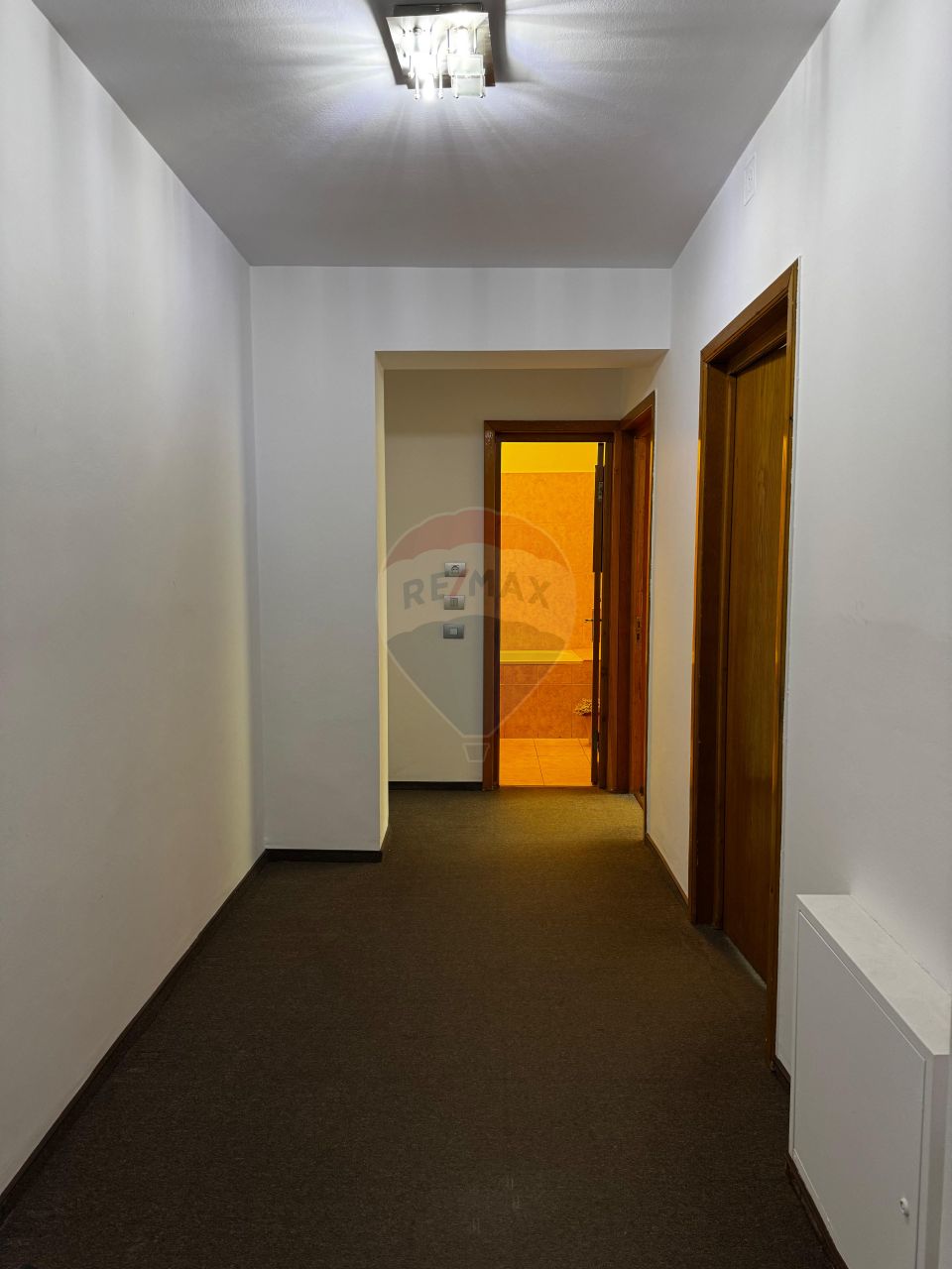 Apartament cu 4 camere/birou de închiriat Piata Victoriei