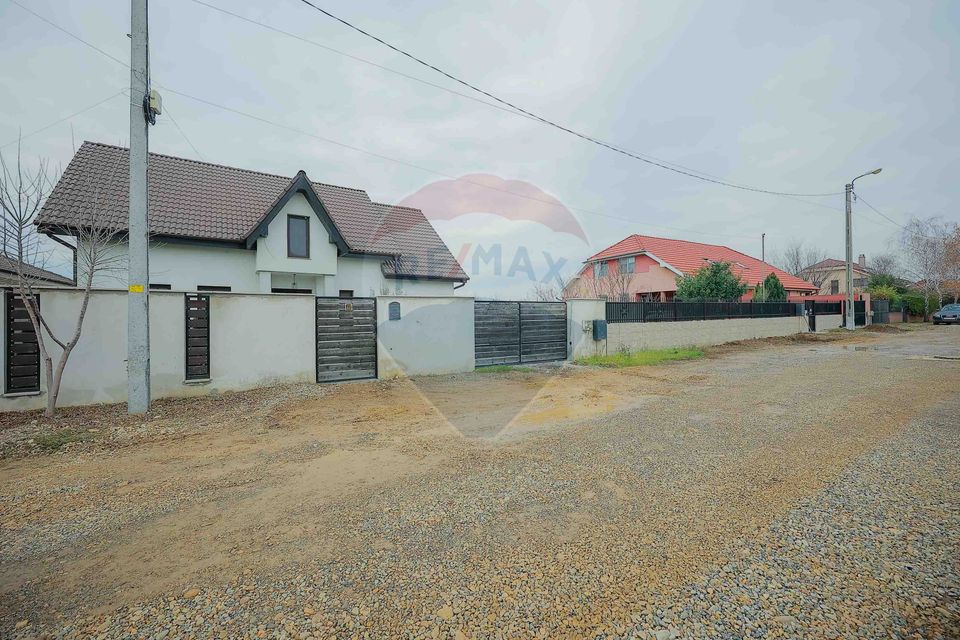 Casă 4 Camere cu Garaj, Construită de Proprietar, Cartier Episcopia