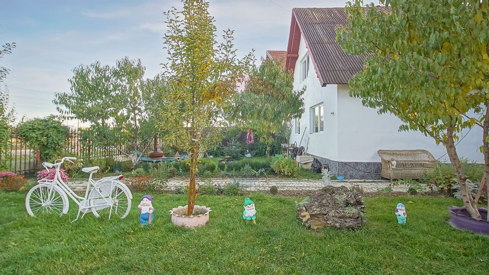 Casă cu 6 camere de vânzare în Râșnov, teren 1.100 mp, zona Glăjărie