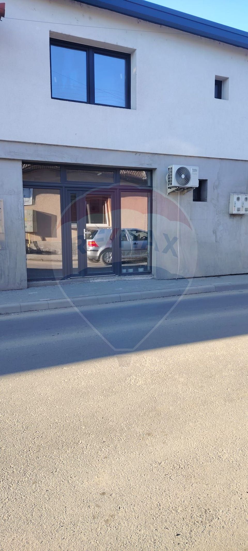 42sq.m Commercial Space for rent, Central area