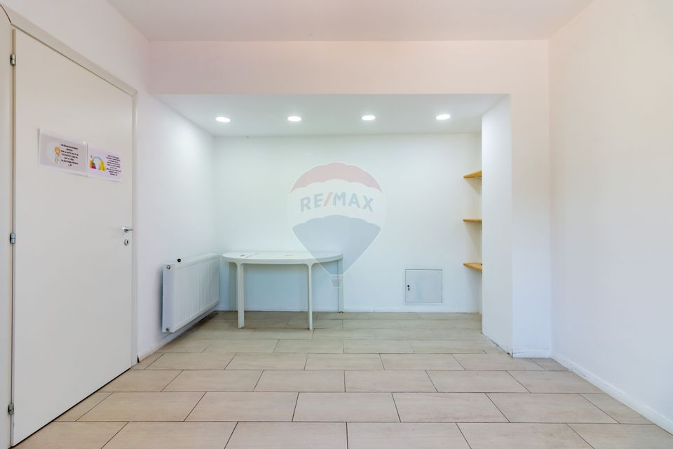 Casă / Vilă in Corbeanca,  toate utilitatile, strada principala