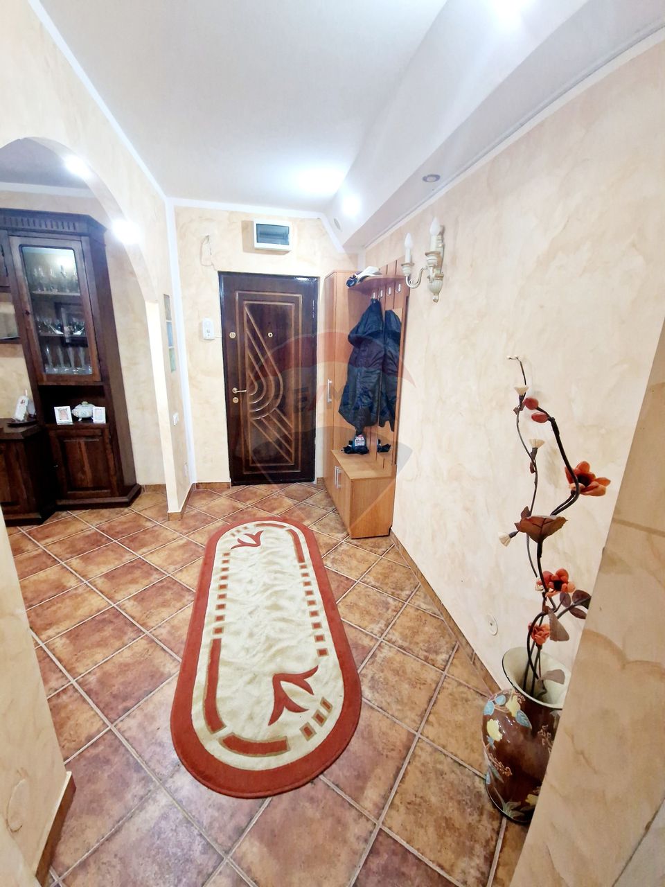 Apartament cu 3 camere de vânzare în zona Darmanesti