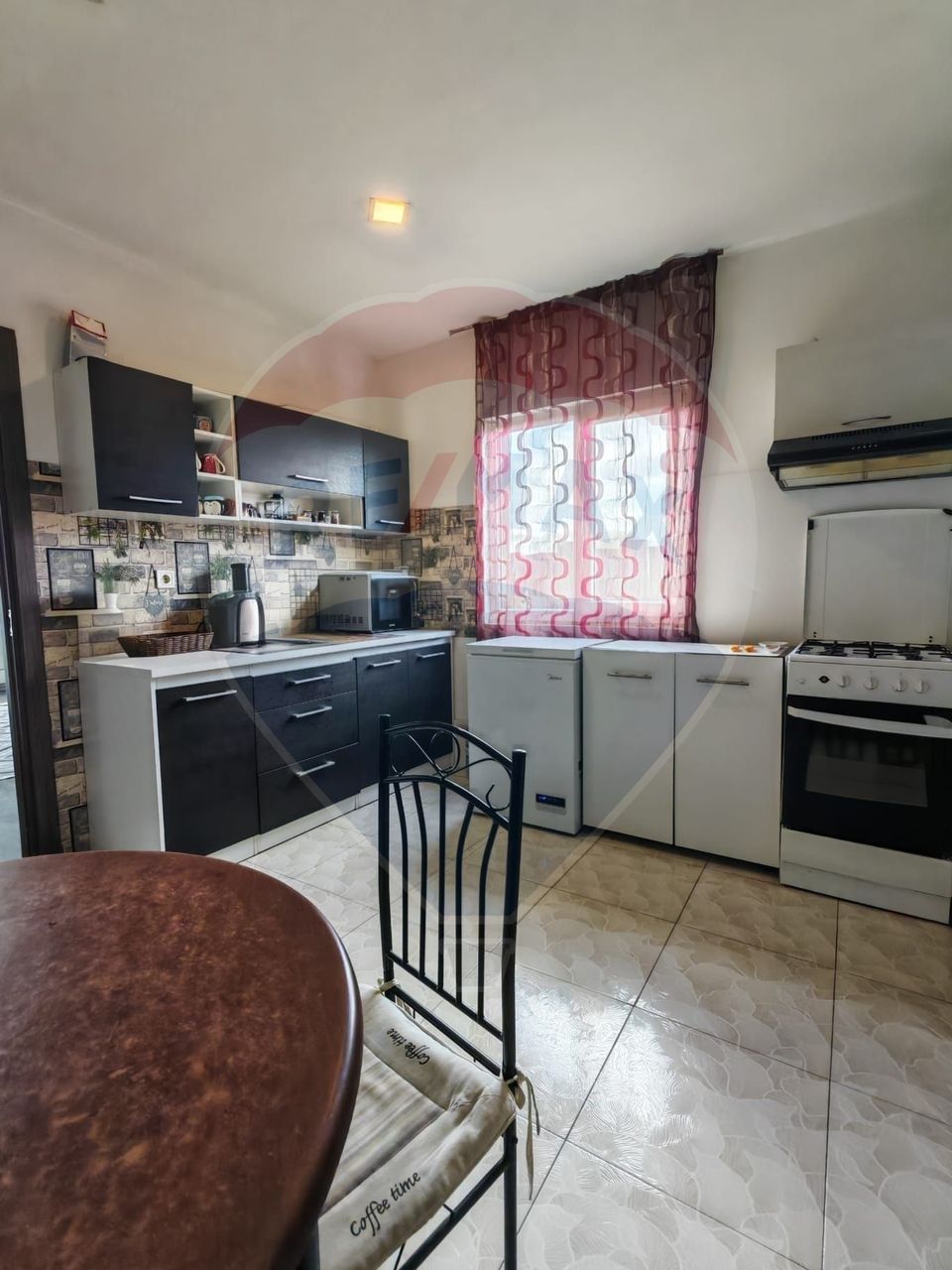 Casă / Vilă cu 4 camere de vânzare