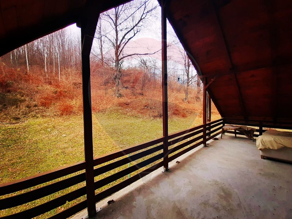 Casă / Vilă cu 7 camere   în zona Bran-Tohanita