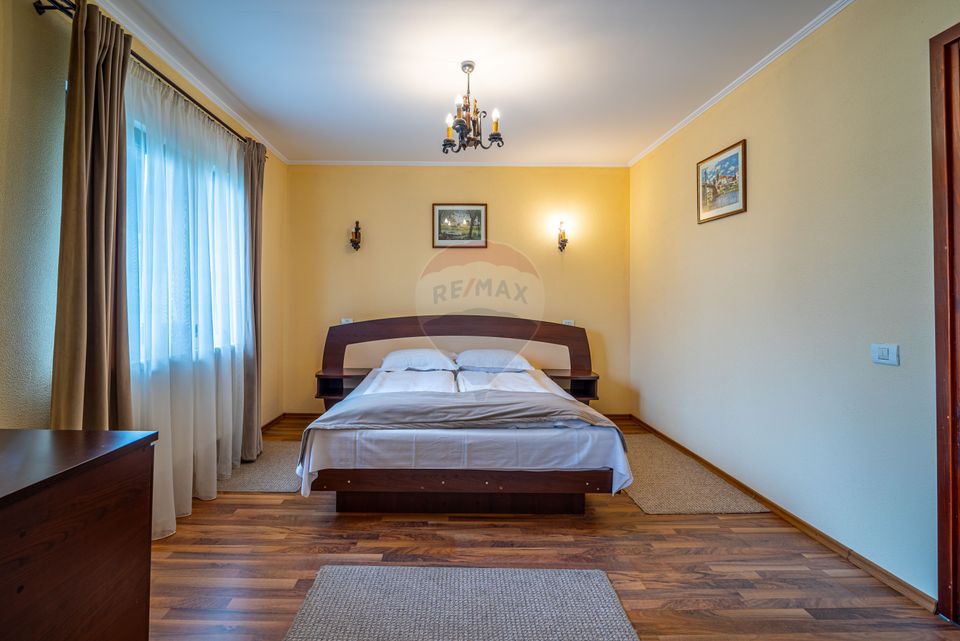 Proprietate deosebită de vânzare în Bușteni - Pensiune + Duplex