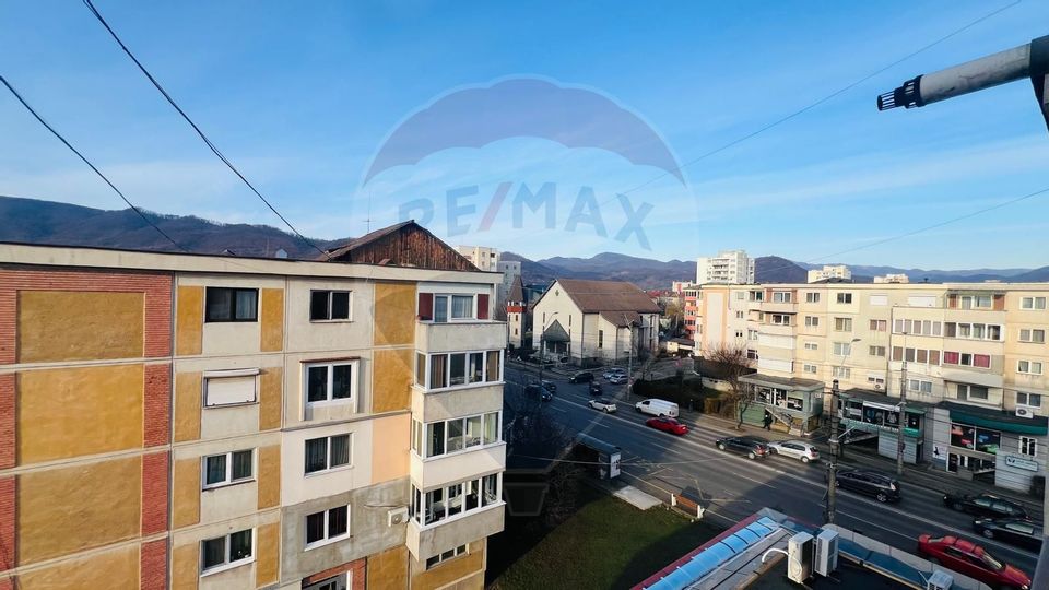 Apartament de inchiriat cu 3 camere  zona Canal 7