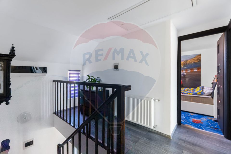 Casă / Vilă cu 4 camere de vânzare în zona Central