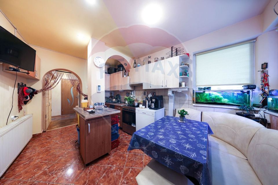 Apartament cu 5 camere de vânzare în zona Centrul Istoric