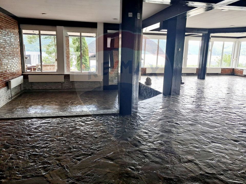 16 room Hotel / Pension for sale