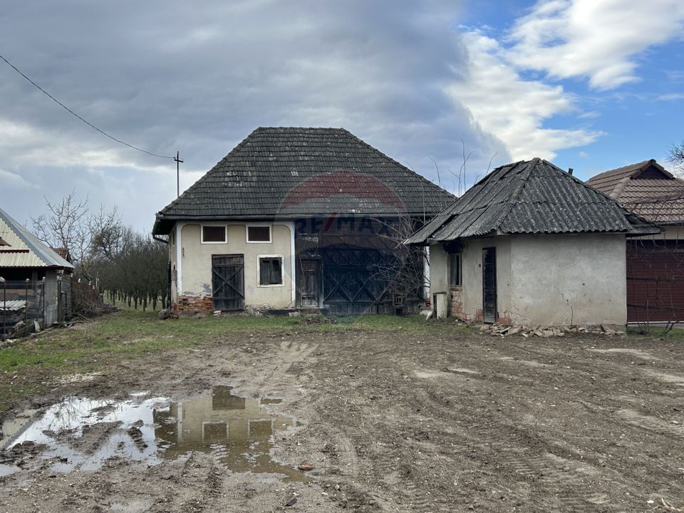 Constructie de caramida cu 3 camere de vânzare in centrul com. Salsig